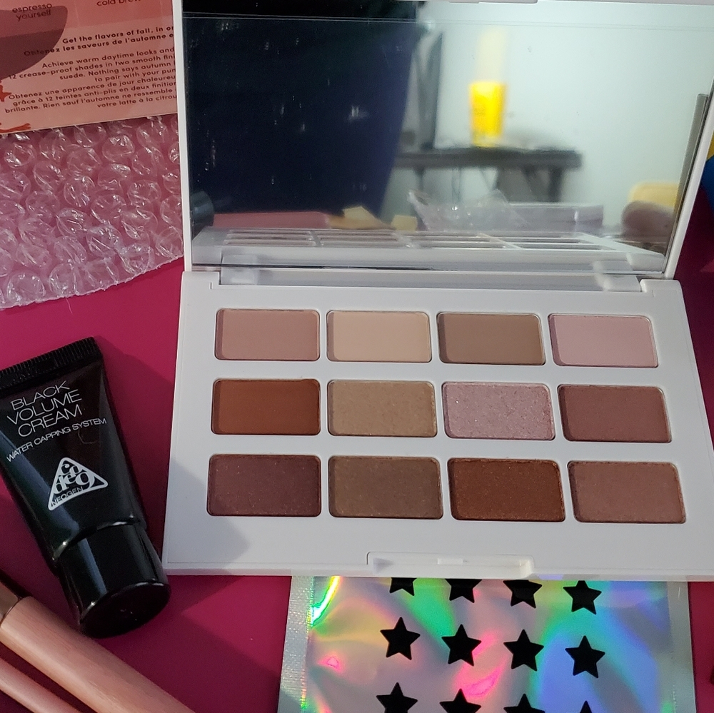 Beauty Bundle: Laura Geller, Tarter, Luxie, Oyrza - Picture 4 of 5